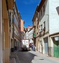Los vecinos de la calle Fuentebuena de Teruel recogen firmas para reclamar aceras transitables