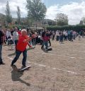 La pasión por jugar a los birlos reúne en Nogueruelas a 250 aficionados a los juegos tradicionales