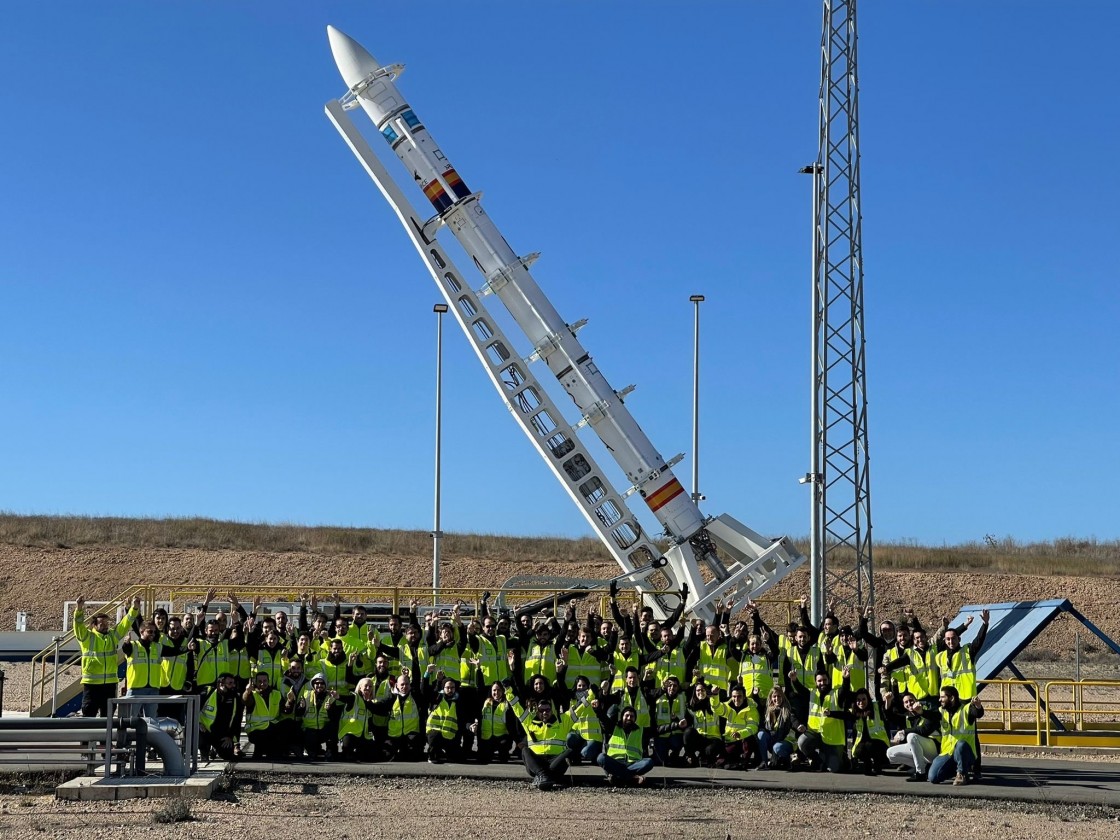 PLD Space monta en el Aeropuerto de Teruel el cohete Miura 1