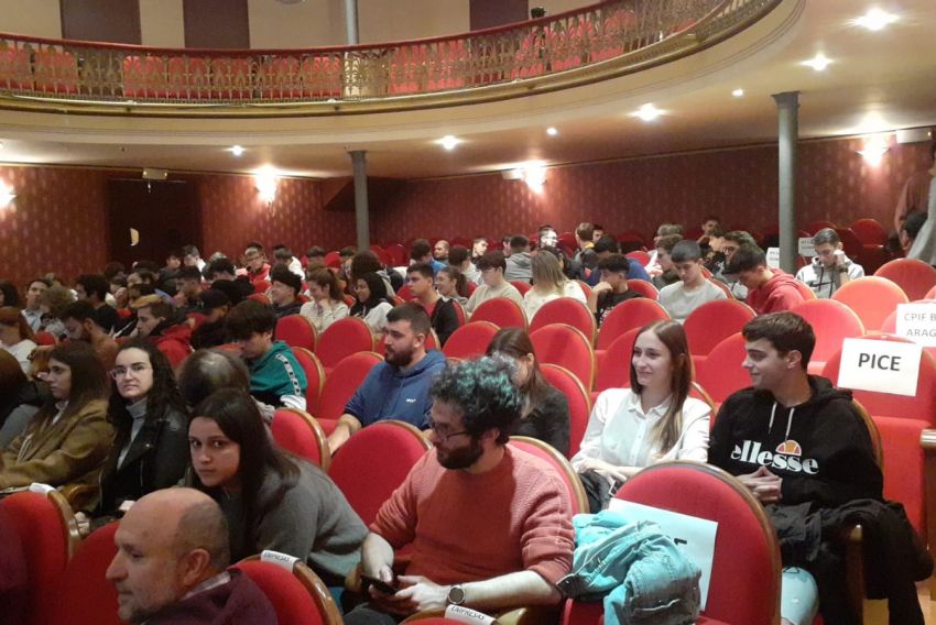 17 empresas y 250 jóvenes participan en la Feria de Empleo que organiza la Cámara en Alcañiz
