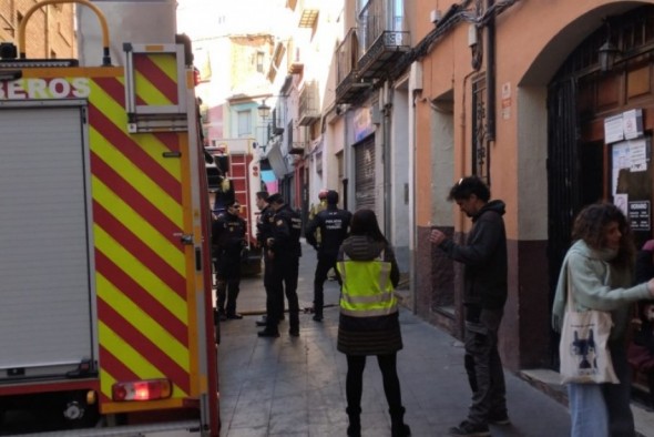 Un incendio sin daños personales en La Zona de Teruel obliga a desalojar por precaución cuatro pisos