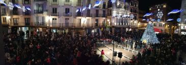 La ciudad de Teruel ya luce para celebrar la Navidad