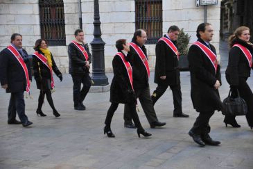 La corporación municipal de Teruel asiste a una misa solemne en memoria de Francés de Aranda
