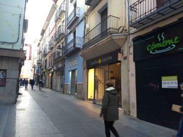 La Policia Nacional refuerza su presencia en la calle en Teruel para prevenir delitos en comercios durante la Navidad