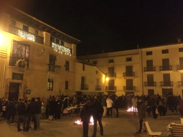 Rubielos de Mora celebra un bureo para prender las luces del pueblo “más bello y bueno