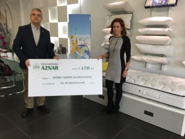 Colchones Aznar entrega 3.730 euros a Aspanoa gracias a la campaña del colchón solidario