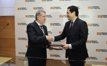 Sanidad y la Fundación Amancio Ortega firman el primer convenio para la adquisición de equipamiento oncológico