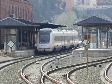 Soro pide a Fomento que asuma el coste del tren entre Teruel y Zaragoza tras las nuevas declaraciones de obligación de servicio público