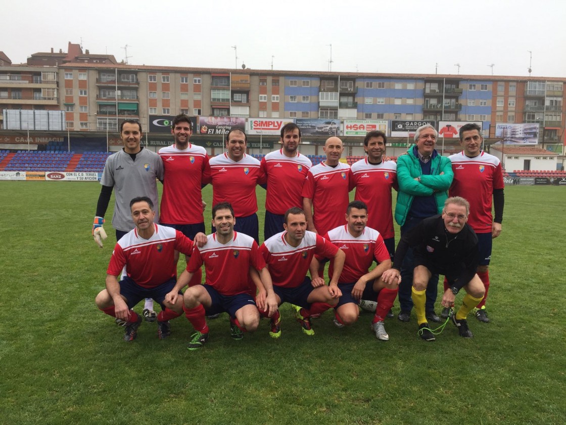 Los veteranos del CD Teruel sucumben ante el Levante en Pinilla