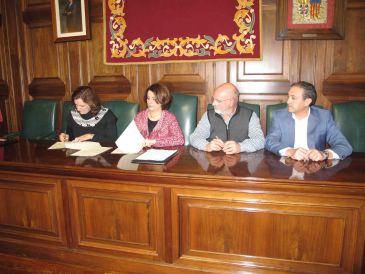 El Ayuntamiento de Teruel firma un convenio de colaboración con la Federación de Grupos y la Fundación Bodas de Isabel