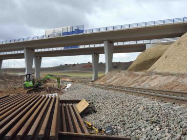 Teruel insiste en que la línea de ferrocarril requiere más inversión