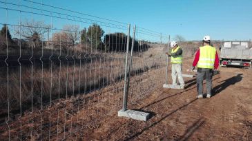 La constructora del hospital subcontrata a dos empresas de Alcañiz para el vallado de la obra