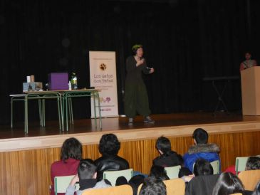 Marie Curie se sube al escenario para despertar vocaciones científicas en Teruel