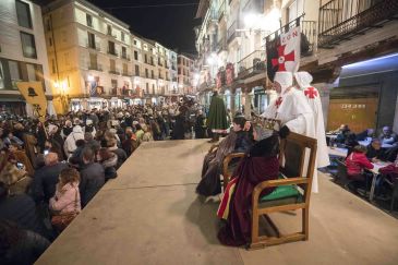 Los turolenses reciben al rey niño Jaime I agasajándole con productos de la tierra