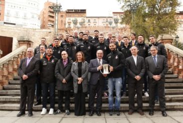 El presidente de Aragón muestra su orgullo y admiración por la gesta del Club de Voleibol de Teruel