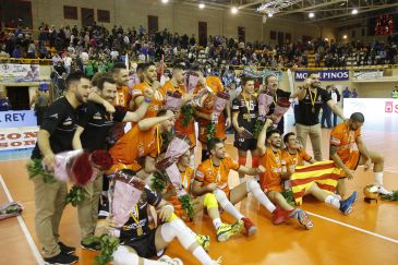 El Club Voleibol Teruel expondrá su quinta Copa del Rey con fines solidarios