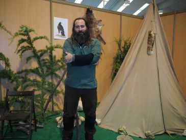Maikol García, fundador de la escuela de naturaleza Aborigen: “Debemos apagar un poco los móviles y volver a conectar con el monte”