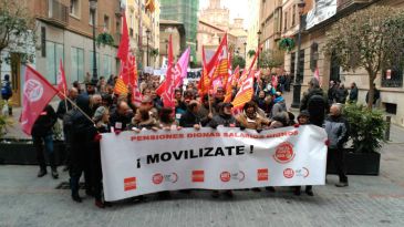 En torno a 700 personas se manifiestan en Teruel por unas pensiones dignas