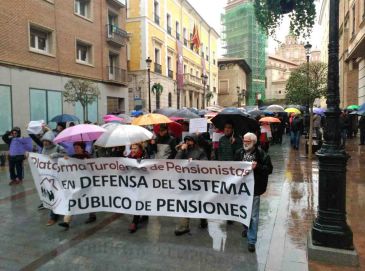 Unas 500 personas secundan la manifestación de la Plataforma por la Defensa del Sistema Público de  Pensiones