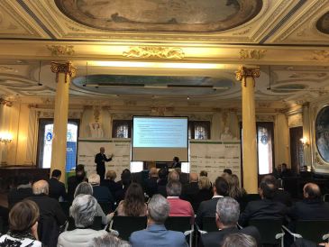 El economista turolense Francisco Comín analiza las amenazas de la “deuda pública excesiva” en una Jornada de Adea