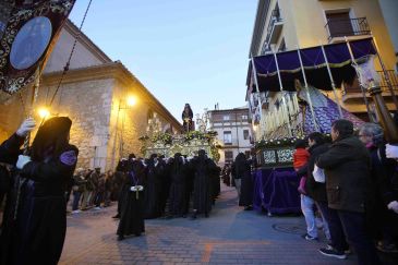 La Virgen acompaña en el dolor a su hijo camino de la Catedral de Teruel