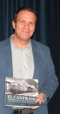 El escritor y ferroviario Alfonso Marco presenta su libro sobre la historia del Canfranc en Teruel