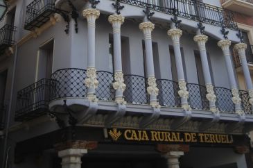 Caja Rural de Teruel premia a sus clientes con 200 euros y terminales IPhone X