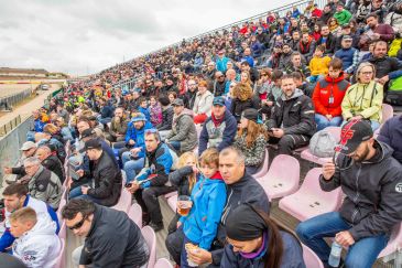 Gran ambiente en Motorland con victoria para Rea y podio para Forés en la primera carrera de Superbikes