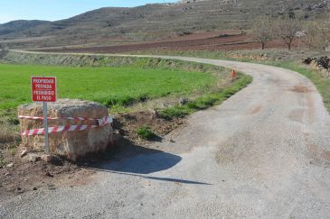 Armillas corta el acceso al pueblo desde la A-222