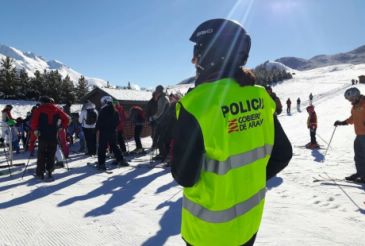 La Policía Adscrita a Aragón realiza más de cien inspecciones en estaciones de esquí de Teruel y del Pirineo en esta temporada