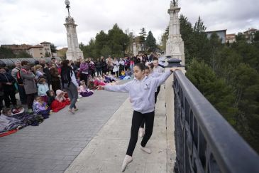 Once asociaciones y escuelas celebraron el Día Internacional de la Danza en Teruel