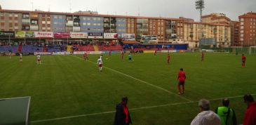 El CD Teruel gana, pero el Borja vence en el último minuto y el título de Tercera se resolverá el próximo fin de semana