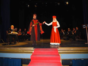 El Teatro Marín se llena con el cancionero de Domingo Gascón