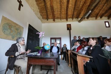 Los alumnos que estudiaron en el Mas Blanco en el 61 se reencuentran con su maestra 56 años después
