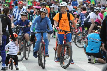En torno a 1.500 ciclistas participan en el Día de la Bicicleta de Teruel