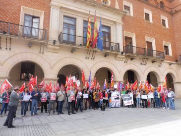 Decenas de personas se concentran en Teruel ante 