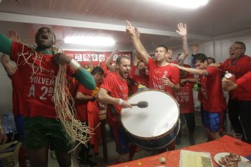 GALERÍA DE FOTOS: Fiesta en Teruel con el ascenso del equipo a Segunda B