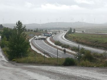 Cortan la autovía entre Teruel y Valencia a la altura de Barracas por el vuelco de un camión cisterna