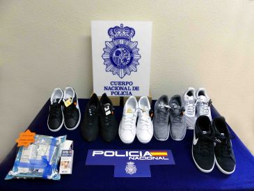 La Policía Nacional detiene a un joven de 18 años por hurto de zapatillas deportivas y cosméticos valorados en más de 500 euros en comercios de Teruel