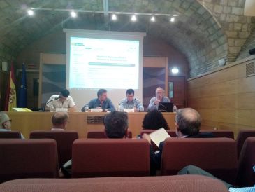 Los vecinos reclaman al comisionado especial de Aragón contra la despoblación que la DGA no abandone el territorio 