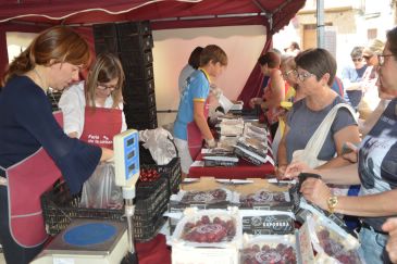Albalate del Arzobispo pone en valor la sabrosa cereza local en un año “horrible”