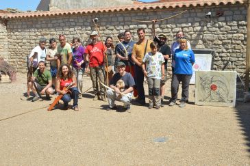Los amantes de la Prehistoria compiten por ser los mejores ‘cazadores’ con arco
