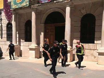 Orden de detención contra el exintendente de la Policía Local de Teruel en la operación sobre posibles amaños en la contratación de servicios de tráfico