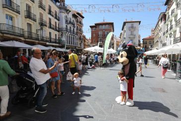 Diversión y actividades para los más pequeños en la plaza del Torico a cargo de Los Chachos