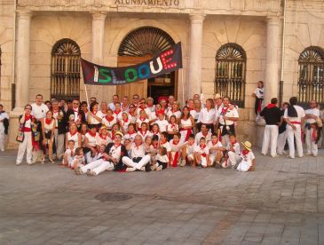 Las veteranas peñas Bohemios y El Disloque cumplen 60 años celebrando La Vaquilla