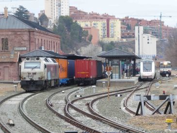 Adif licita por 7,2 millones las obras para permitir el estacionamiento de trenes de mercancías de 750 metros en 4 estaciones de la línea Zaragoza-Teruel-Sagunto