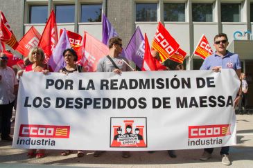 Doscientos sindicalistas de CCOO se concentran ante la sede de Endesa en Zaragoza reivindicando la readmisión de los tres trabajadores de Maessa 