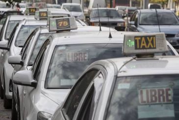 Comienza el paro indefinido de taxistas de Zaragoza y Teruel contra licencias VTC
