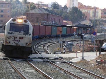 Fomento licita las obras que permitirán el estacionamiento de trenes de mercancías de 750 metros en 4 estaciones de la línea Zaragoza-Teruel-Sagunto