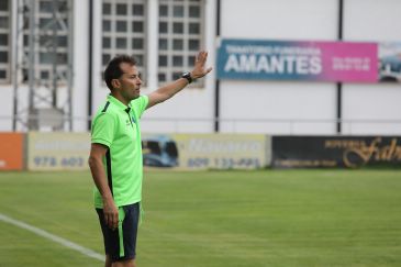 Dani Aso, entrenador del CD Teruel: “El equipo tiene armas para ir a cualquier campo a por la victoria”